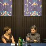 Nina Zupančič, voditeljica pogovorov, in in Gunilla Heilborn, režiserka in avtorica koncepta uprizoritve This in not a love story
